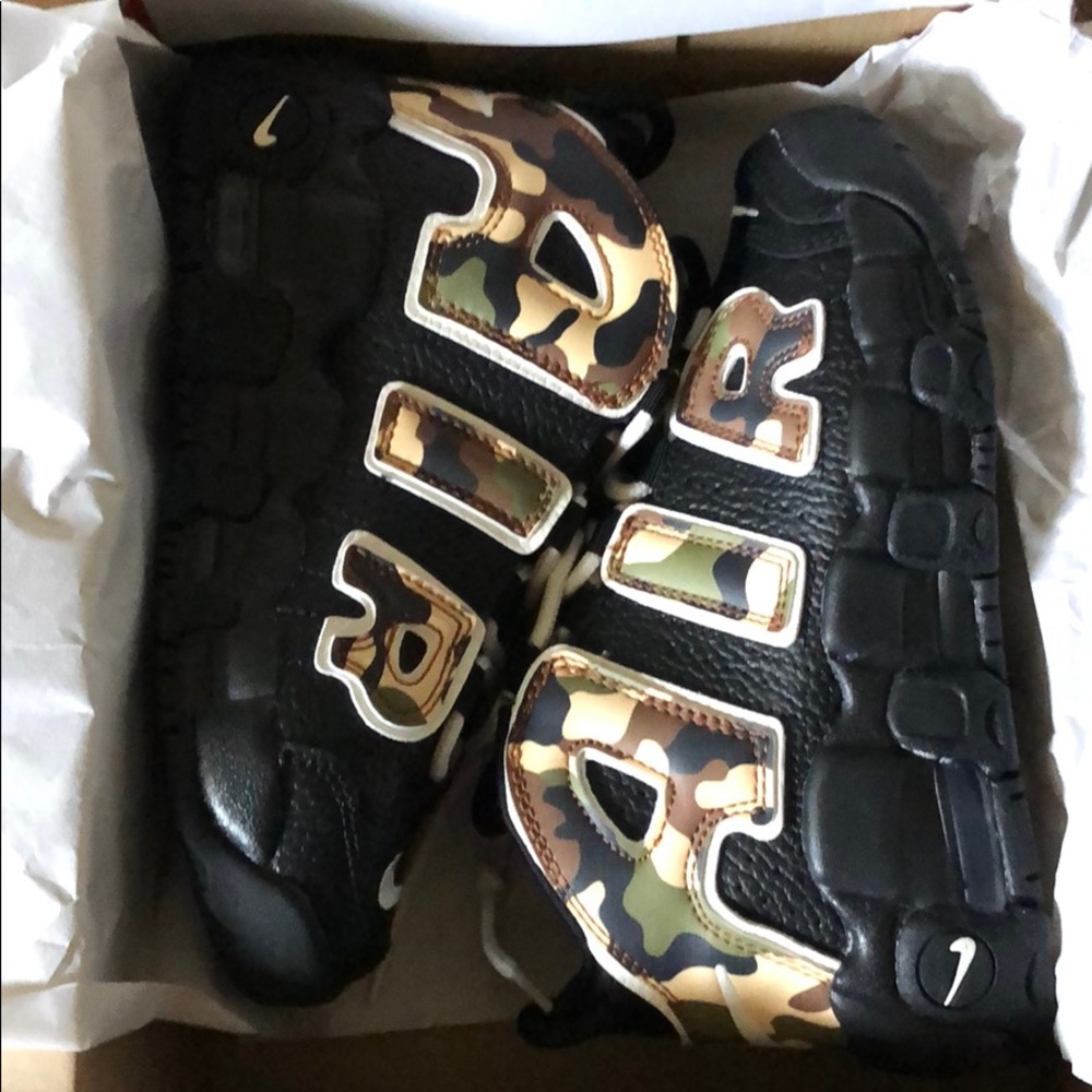 NIB Nike Air More Uptempo QS